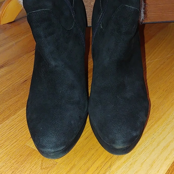 A pair of Coconuts blk boot w/ grey faux fur trim - Picture 3 of 11